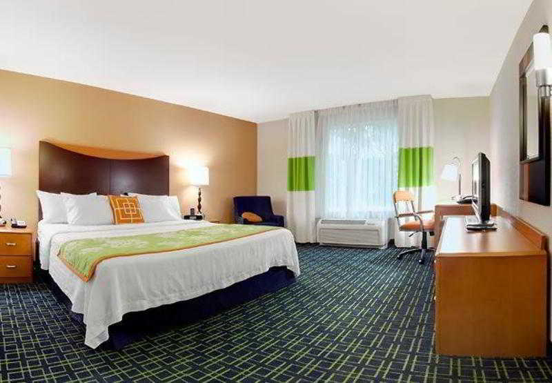 Fairfield Inn & Suites Seattle Bellevue/Redmond Room photo