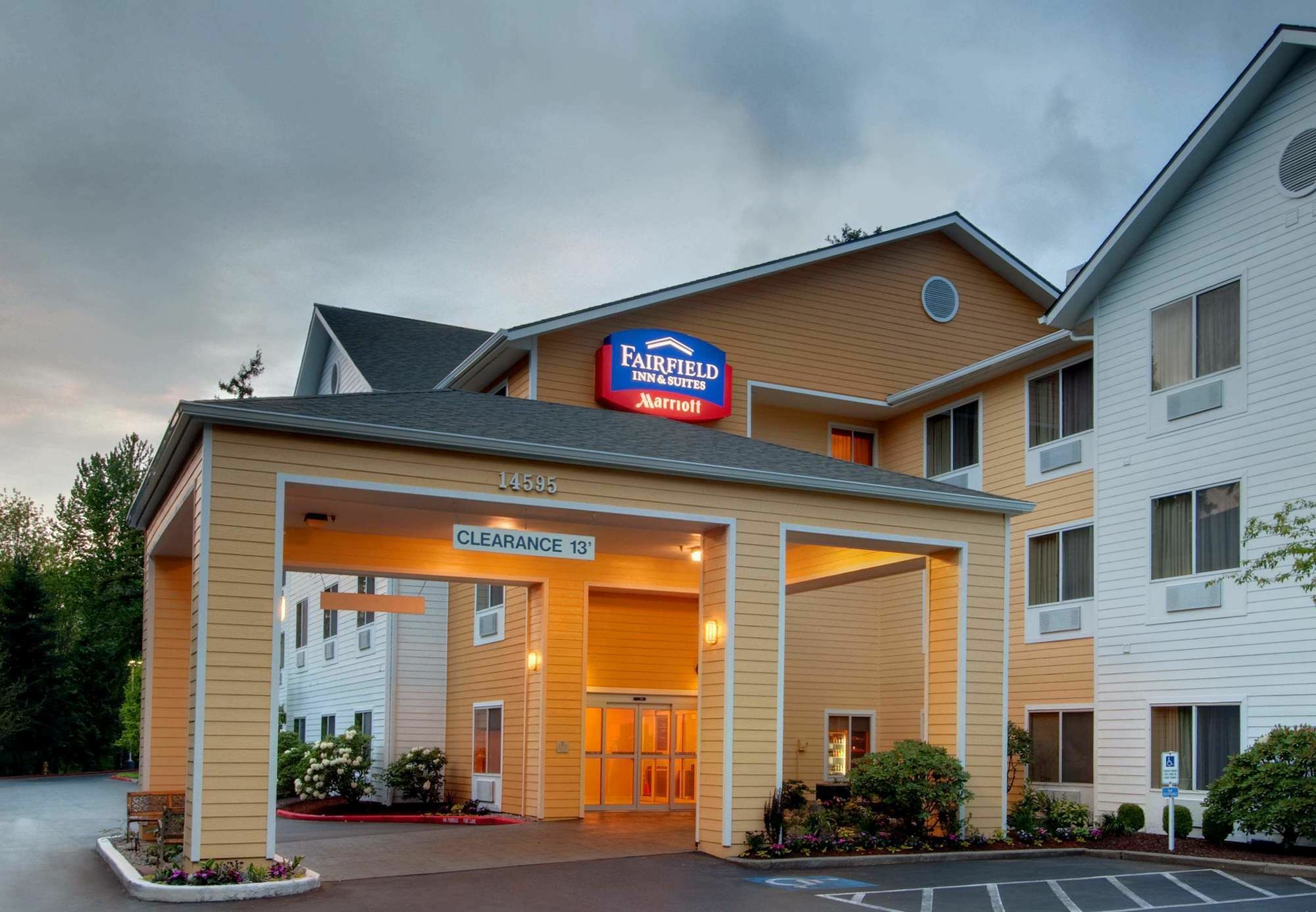 Fairfield Inn & Suites Seattle Bellevue/Redmond Exterior photo