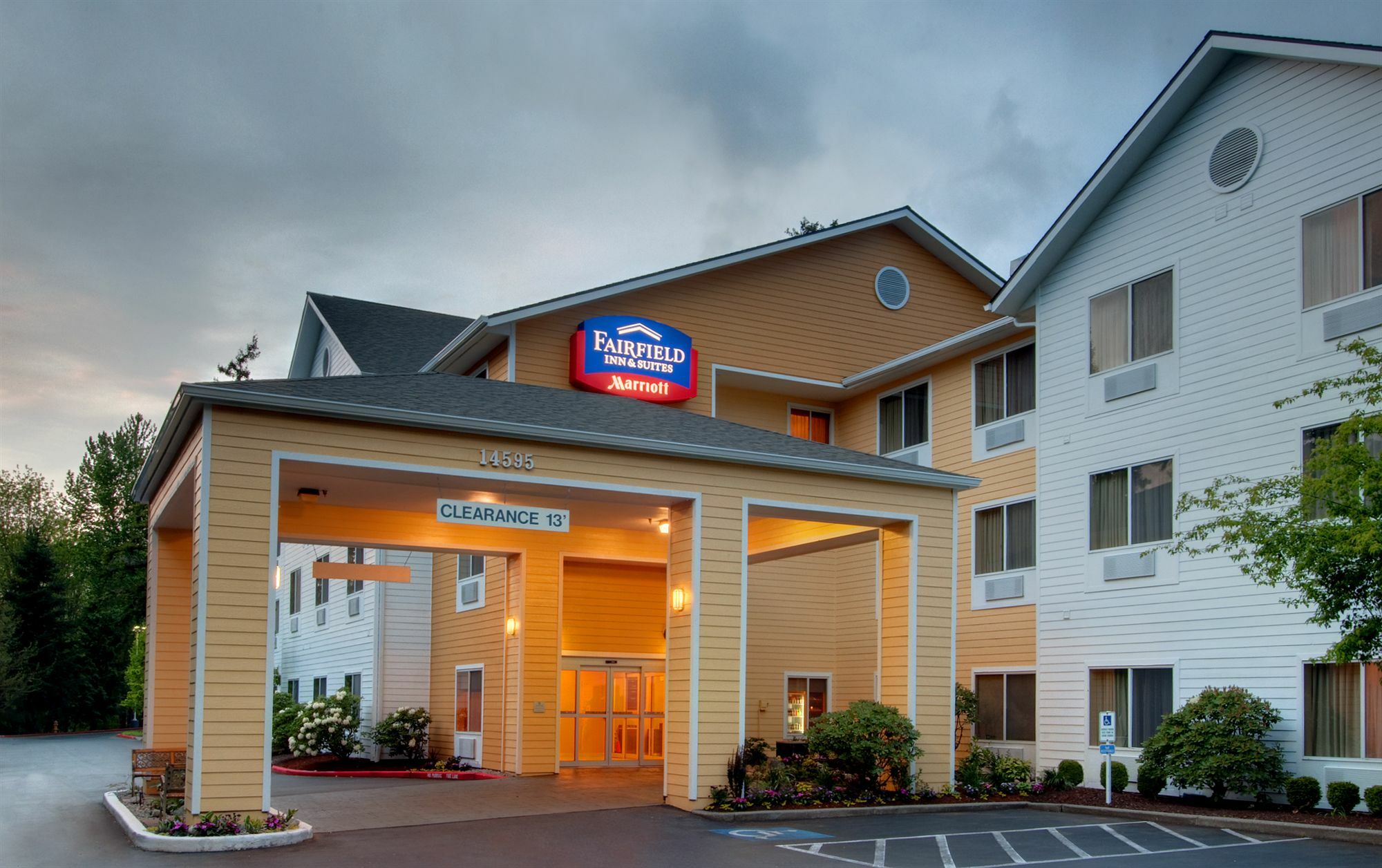 Fairfield Inn & Suites Seattle Bellevue/Redmond Exterior photo